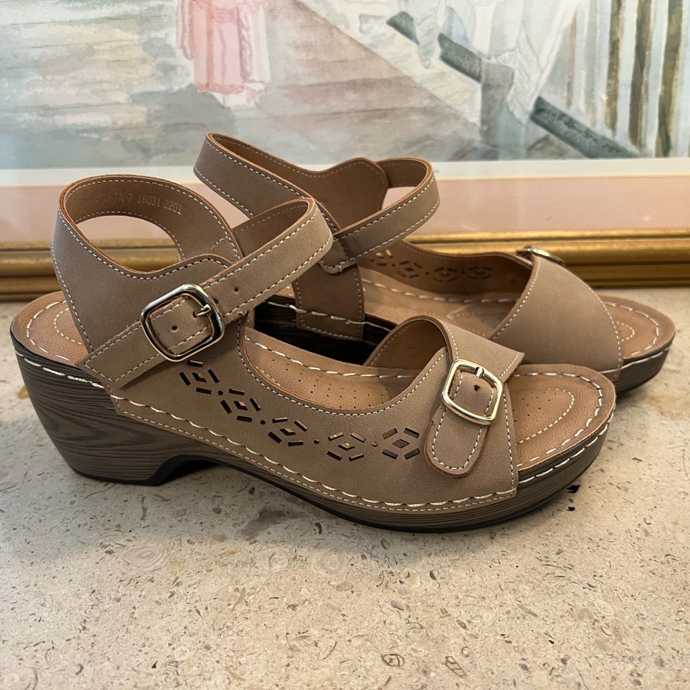 Patrizia by Spring Step Women's Tan Nude Wedge Sandals 7 NWOB